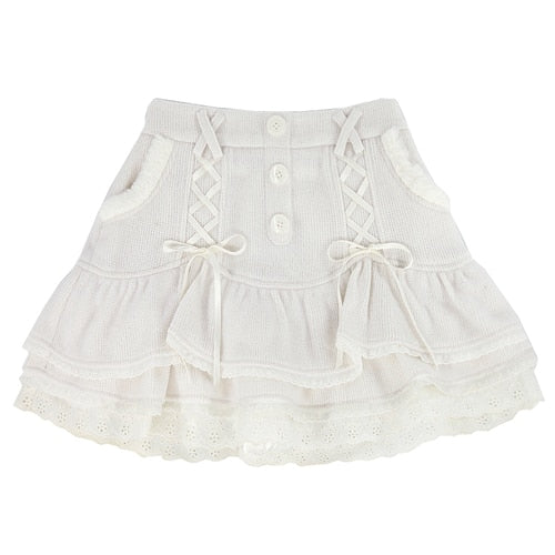 Blonde elegant mini-nederdel og bluse