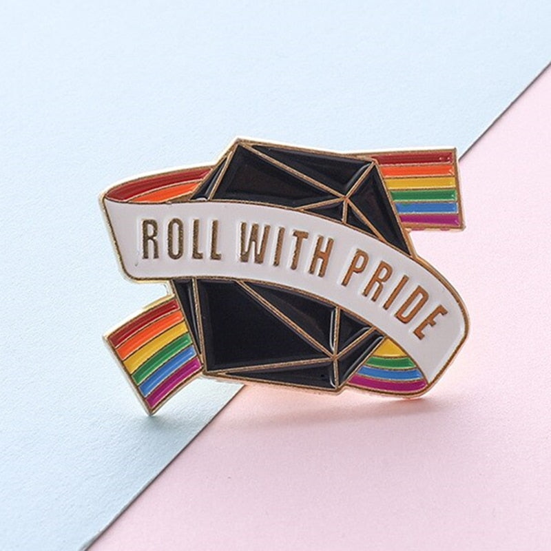 Roll-with-Pride broche